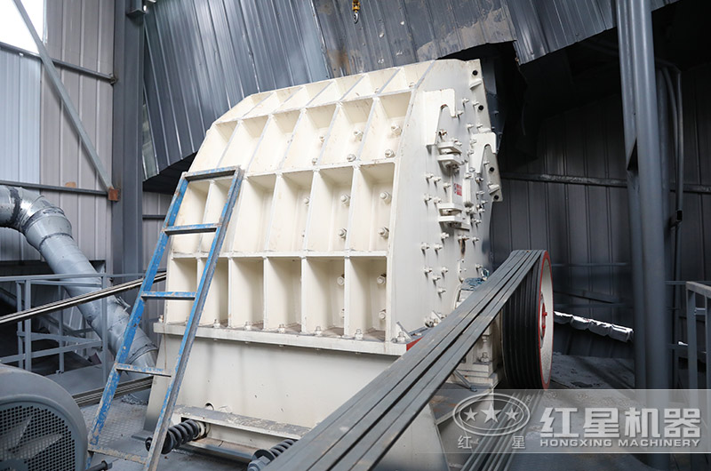 石灰石破碎客戶現場，適用錘破機